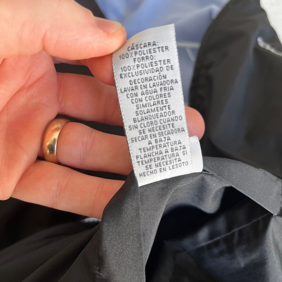 Champion Women’s Windbreaker Jacket Hooded Lightweight Black Medium - Picture 8 of 8